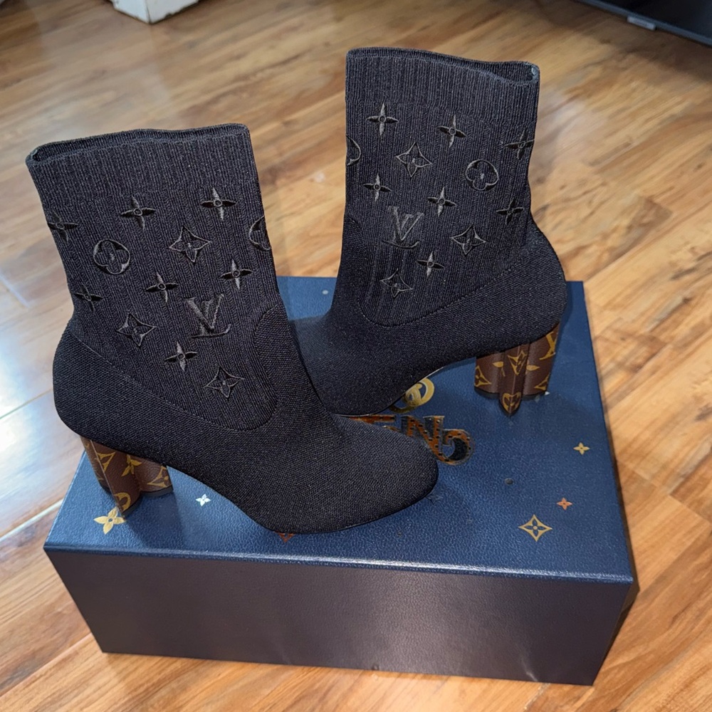 **Brand New** Louis Vuitton Silhouette Ankle Boots - Picture 7 of 9